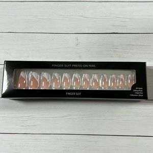 Finger Suit Press on Nails Coffin Shape Graffiti White, Gray, Natural